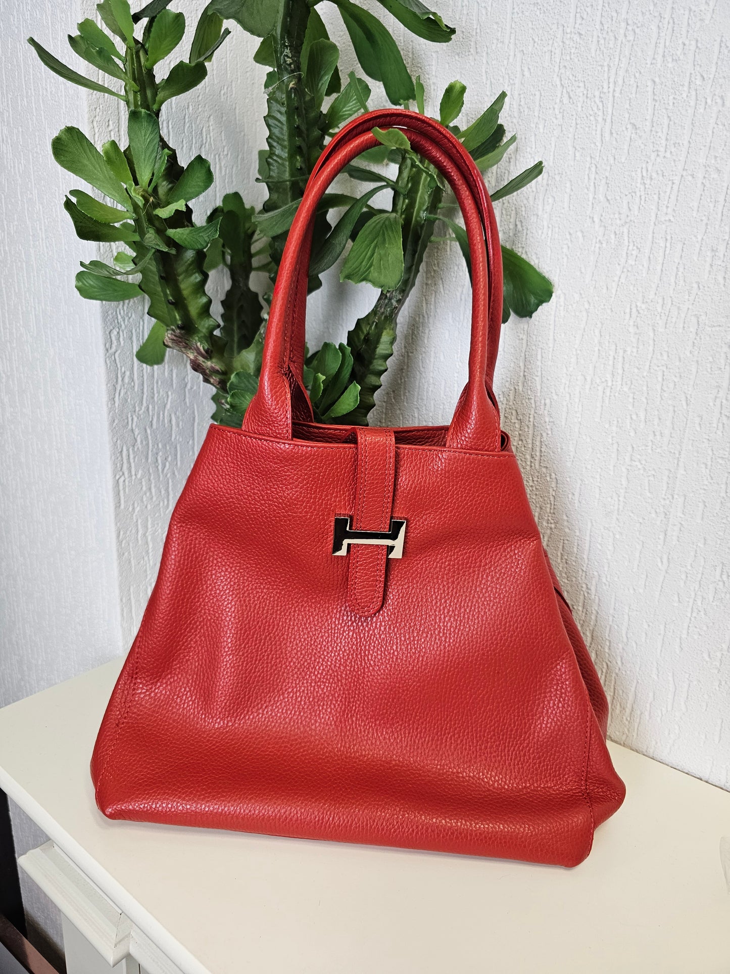 Ledertasche in Rot "H"