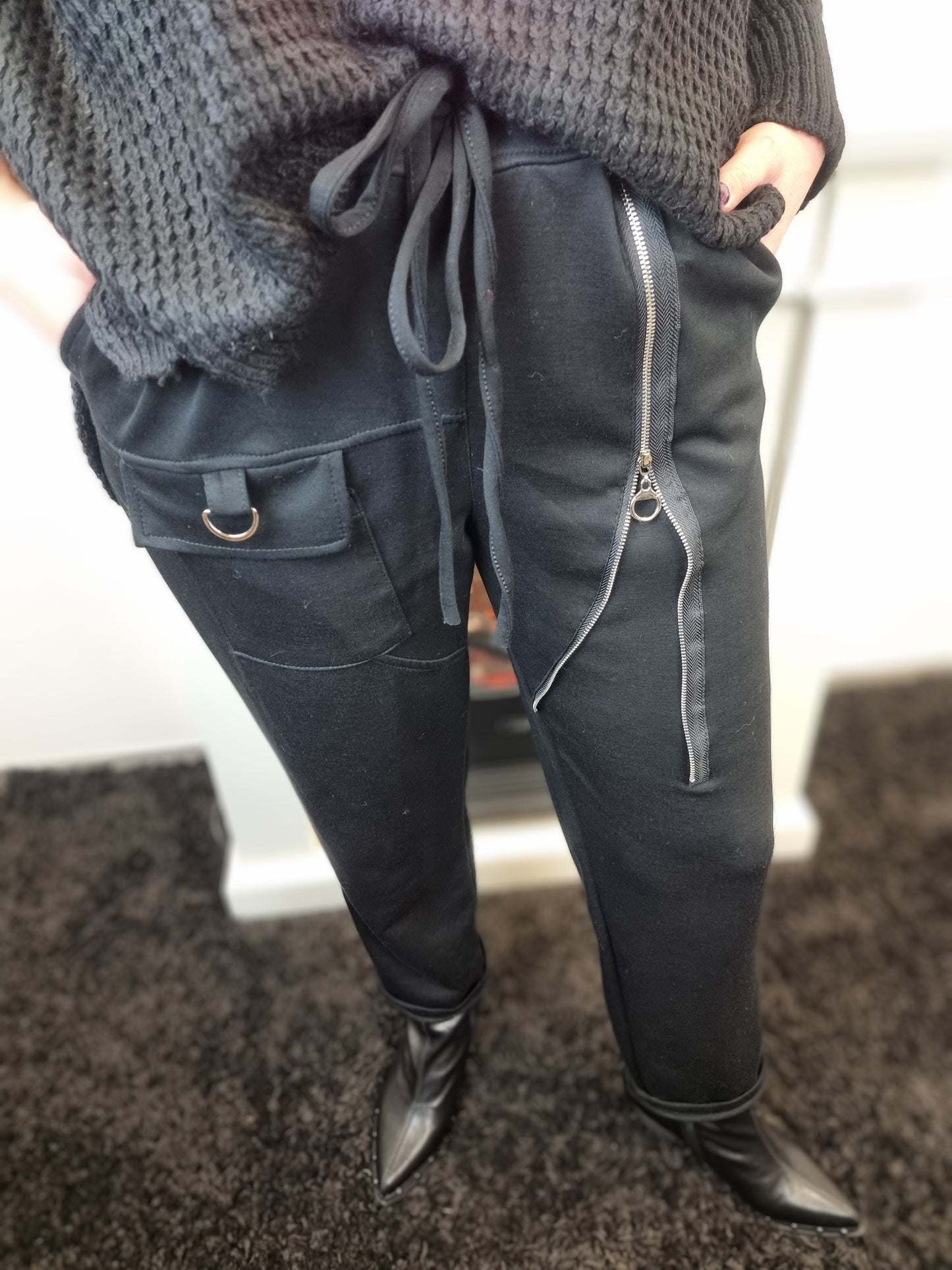 Jersey Hose Boyfriend-Style – tiefsitzender Schritt mit Reißverschluss und Tasche in Schwarz