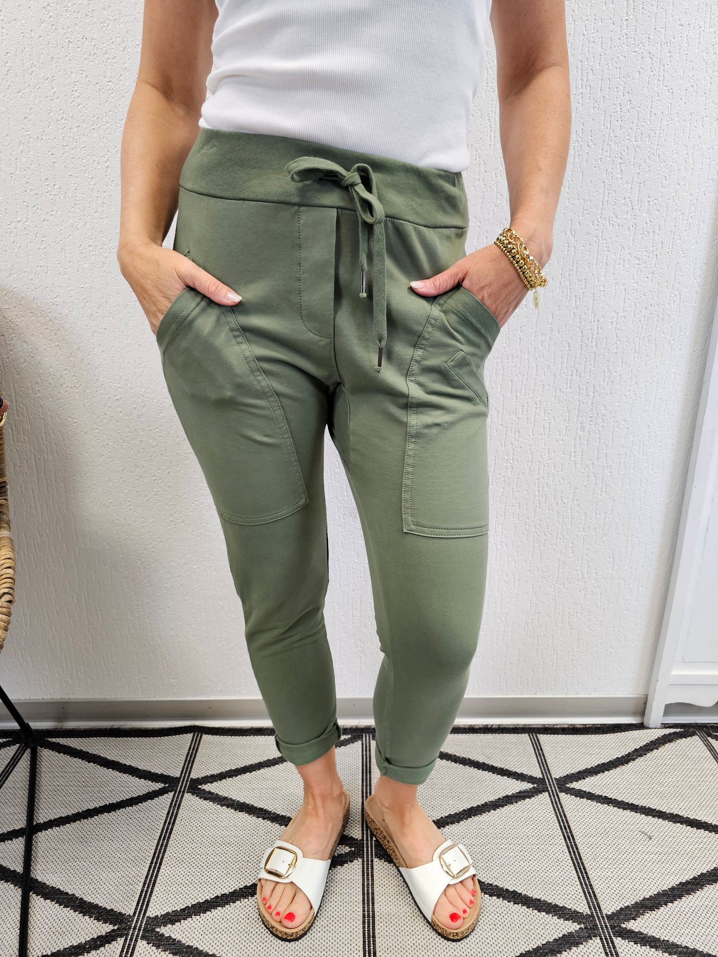 Basic Jogpants NAIIF in verschiedenen Farben und Größen