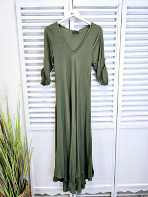 Langes Kleid in Khaki mit höhen verstellbaren Ärmeln