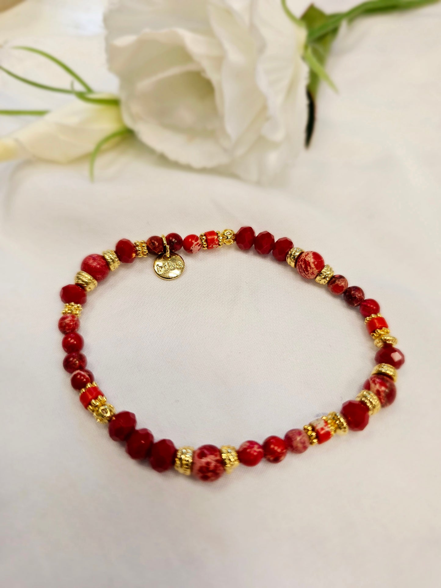 Armband Biba - Rot/Gold, Halbedelsteine mit Goldperlen