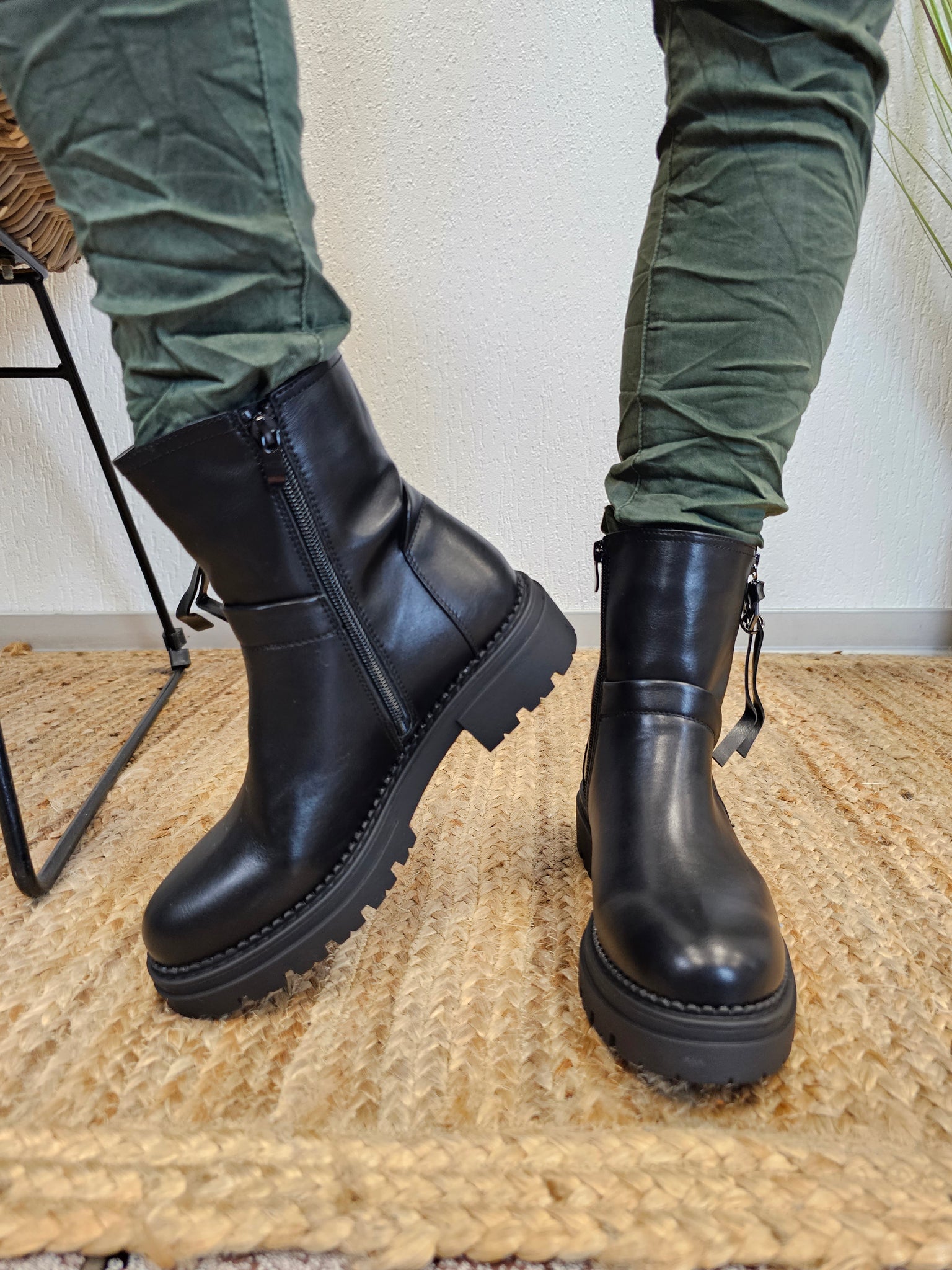Schwarze Chelsea Boots/Stiefel aus veganem Leder mit Reißverschluss