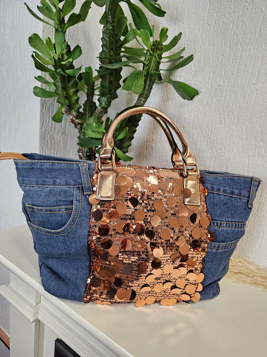 Große Jeanstragetasche mit glitzernden bronze-farbenen Pailletten