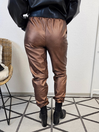 Jogpants in Lederoptik mit Stretchbund in Bronze