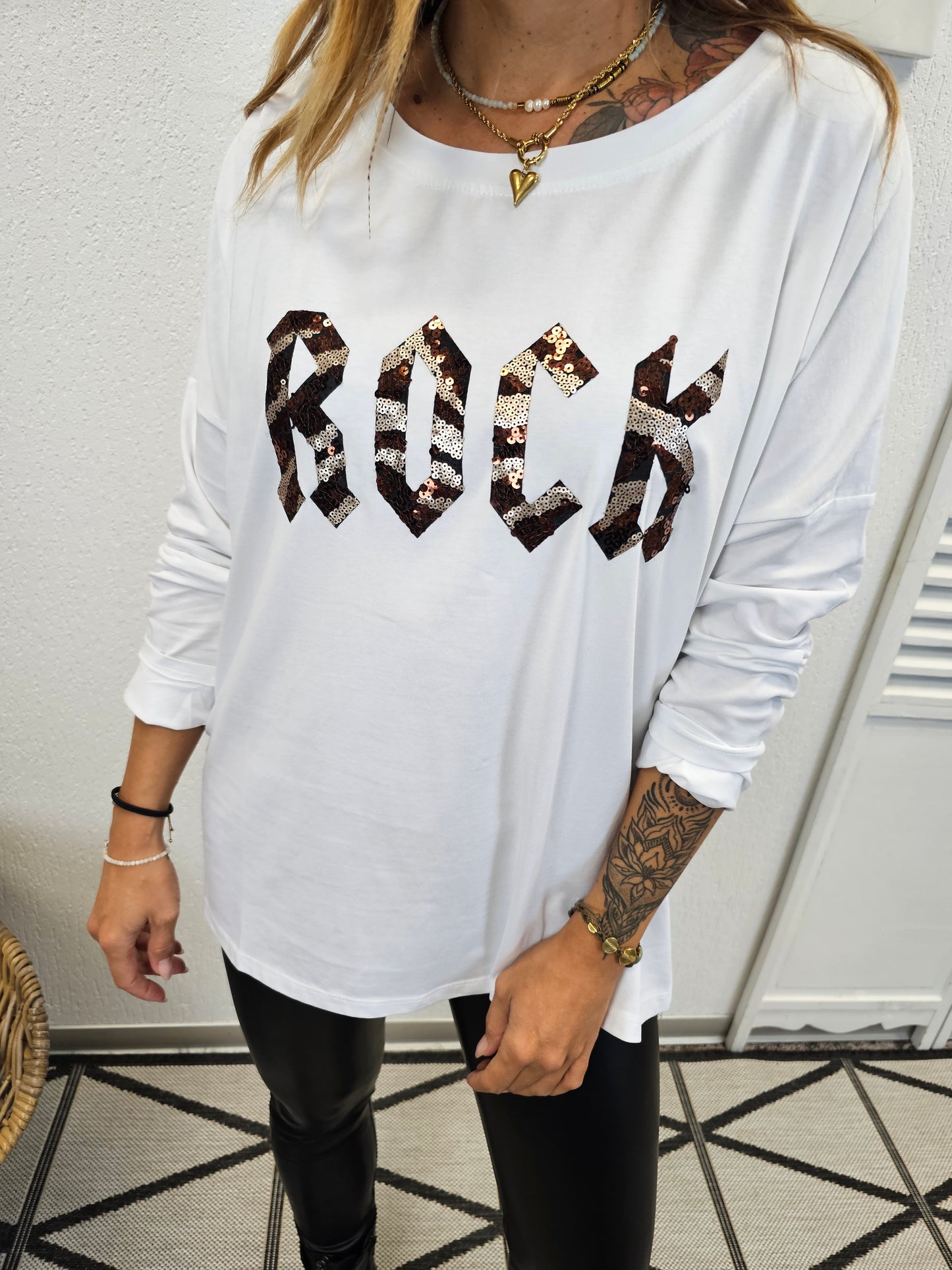 Dünnes Langarmshirt in Weiß mit Pailletten "Rock"