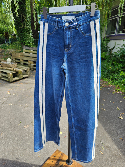 Jeans mit weitem Bein und seitlichen Streifen Queen Hearts