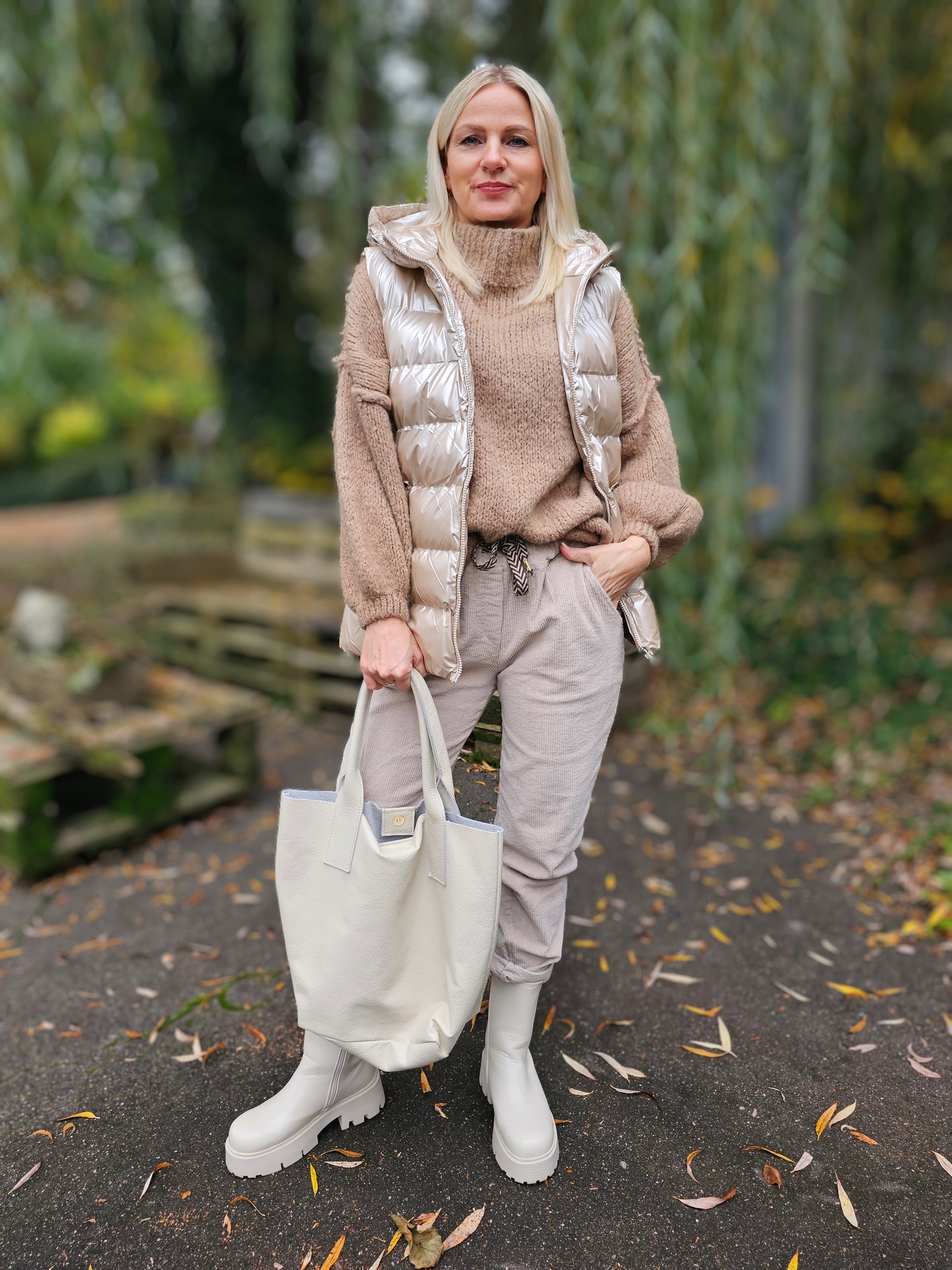 Cordhose, Damen Cordhose mit Elastikbund und Bindegürtel,  in Beige und Schwarz