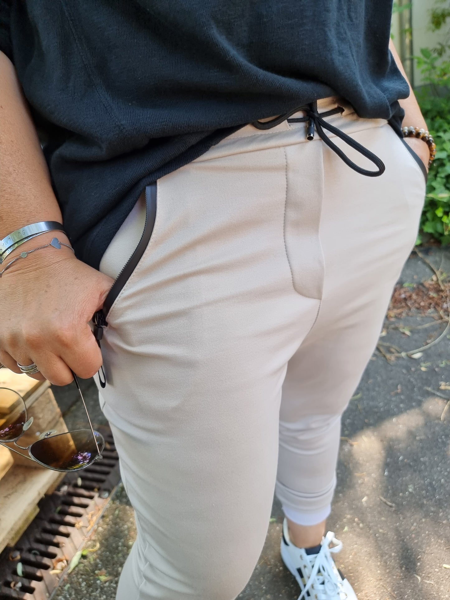 Edle Hose/Jogpants von ESVIVID in Beige nur noch L vorrätig