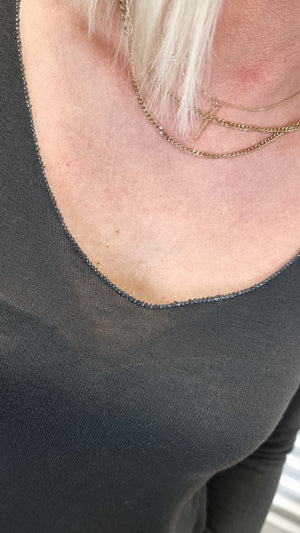 Shirt mit V-Ausschnitt in vielen Farben