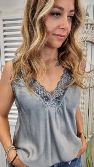 Spitzentop in verschiedenen Farben-onesize (36-40)