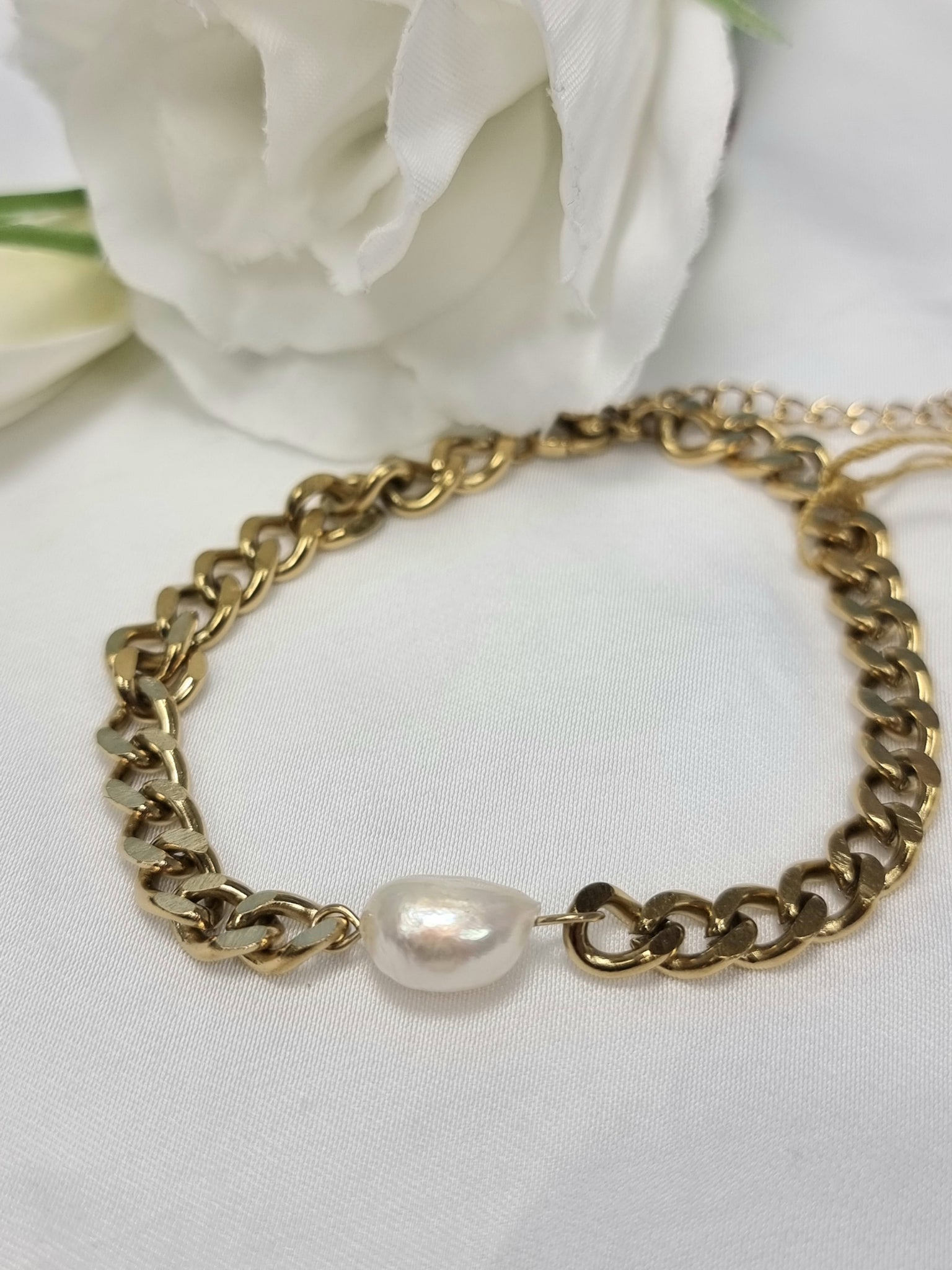 Edelstahlarmband in Gold mit SW-Perle
