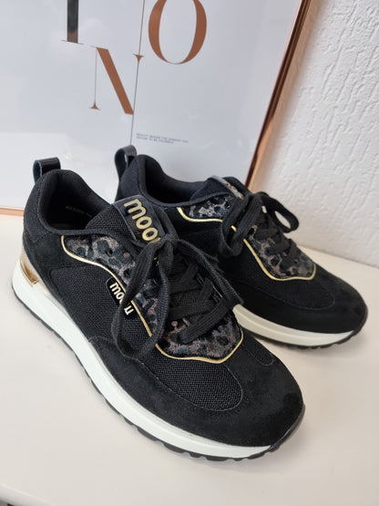 Stylische Sneaker Moow Gold/Schwarz mit dunklem Leomuster