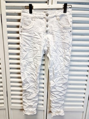 Weiße Karostar Jeans K358B-11 mit Schmuckknöpfen