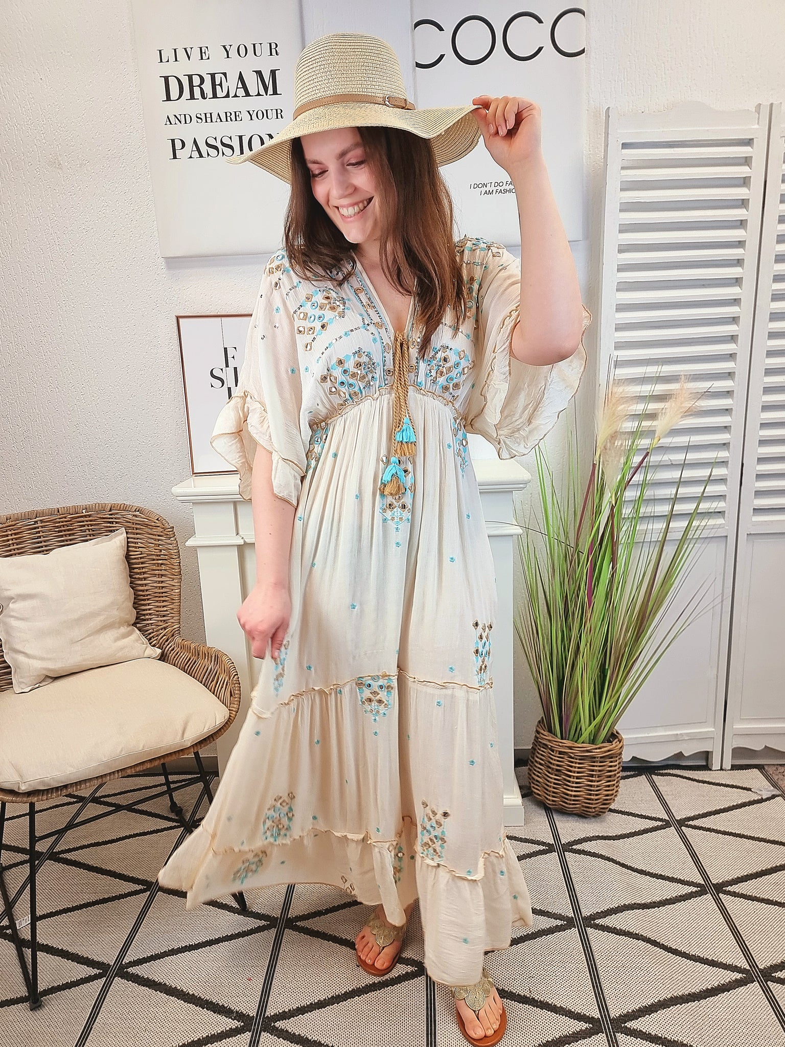 Langes Boho-Kleid mit Stickereien Natur