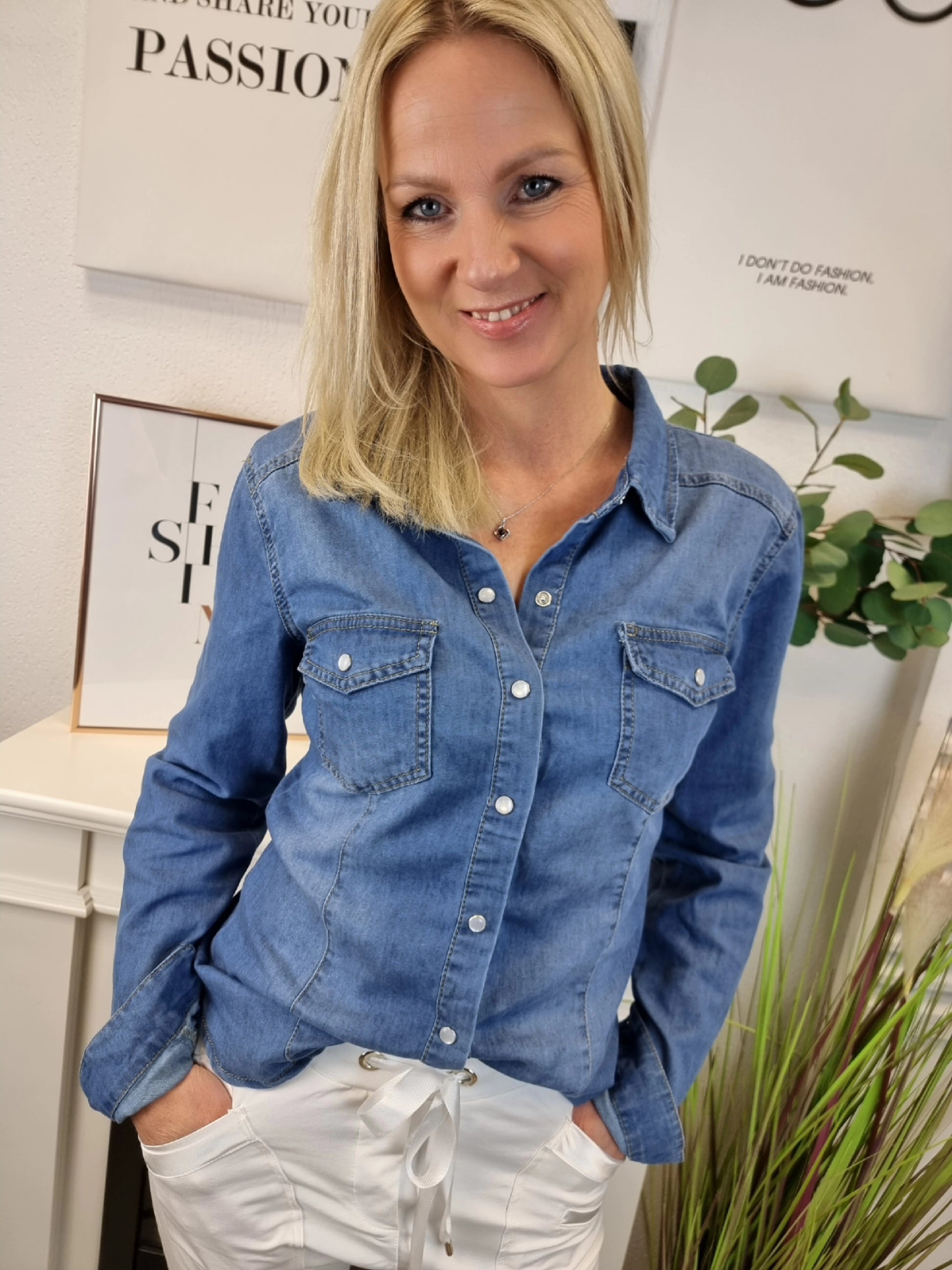Jeansbluse mit Perlmuttknöpfen