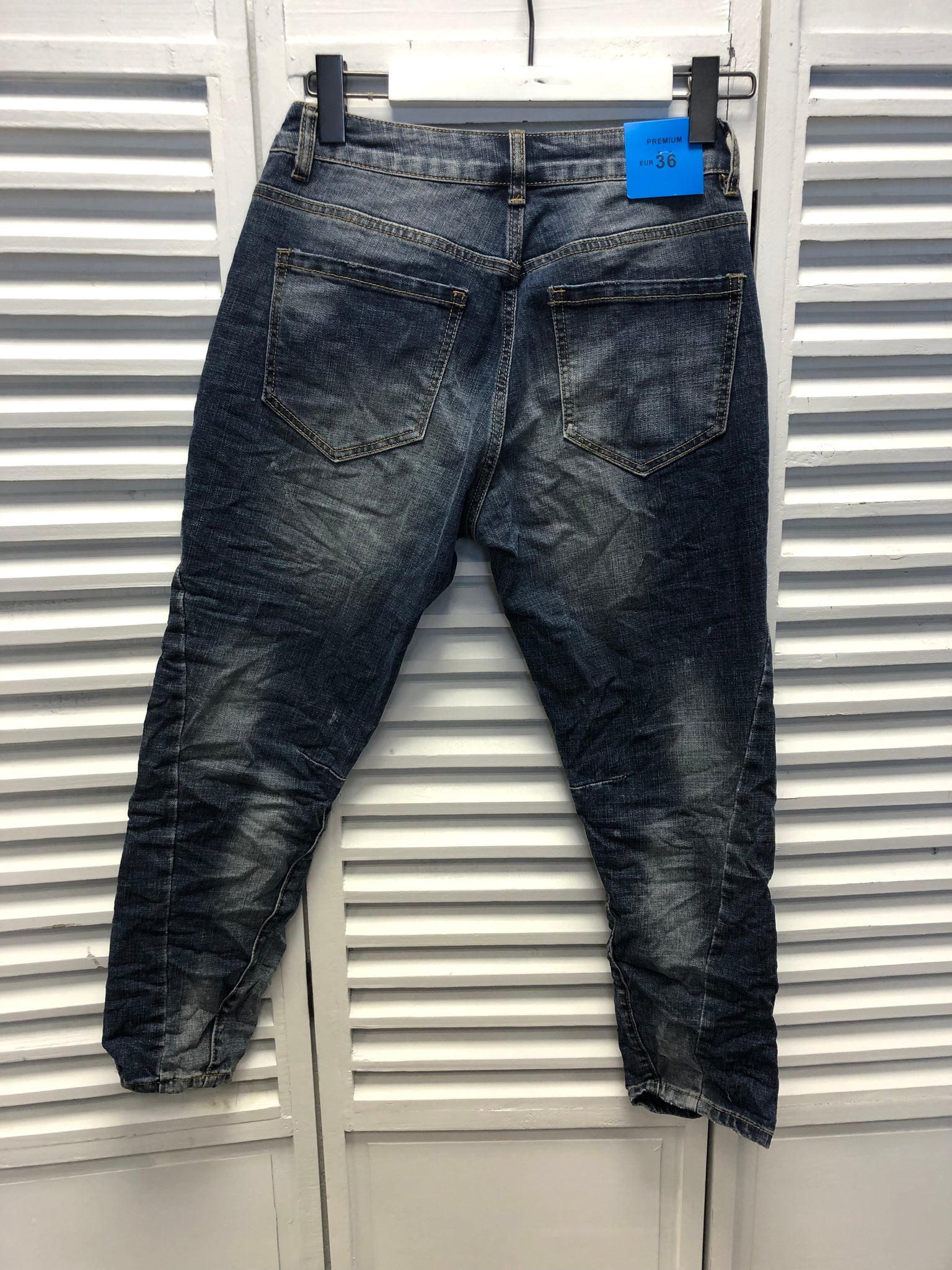 Jeans in Wasted/Destroyed-Look in Dunkelblau aus Baumwolle H1824