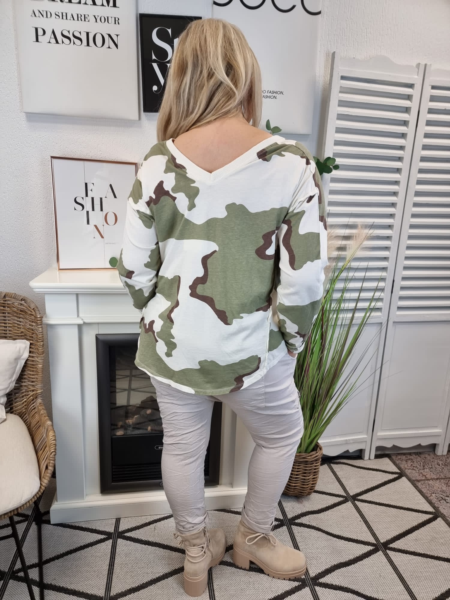 Camouflage Sweatshirt mit V-Ausschnitt One Size